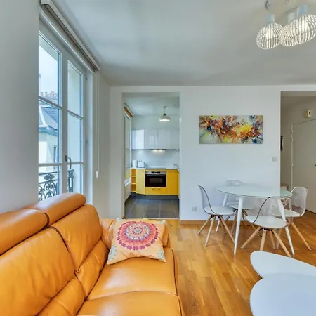 Carlos Au Pied Du Gros Horloge ! *