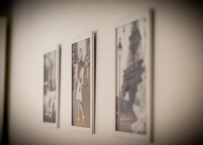 Carlos Au Pied Du Gros Horloge !