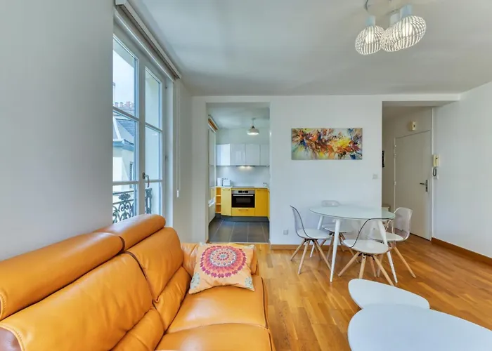 Carlos Au Pied Du Gros Horloge ! *