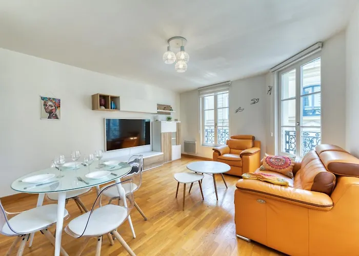 Carlos Au Pied Du Gros Horloge !